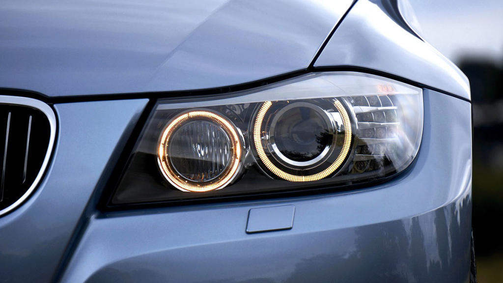 Iluminación deficiente en el coche representa un riesgo para más del 80% de españoles